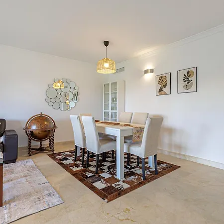 Luxury 2br Apt, Pools, & Tennis Apartmán Estepona