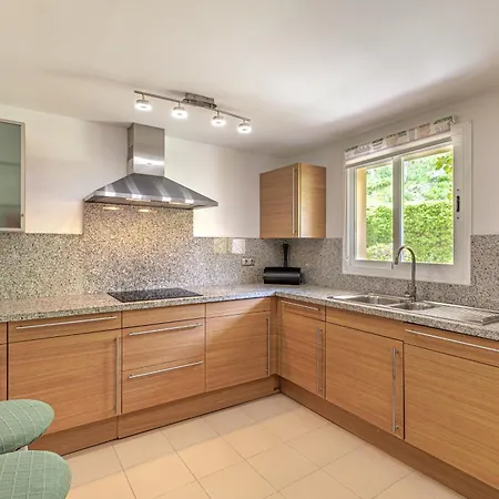 Luxury 2br Apt, Pools, & Tennis *