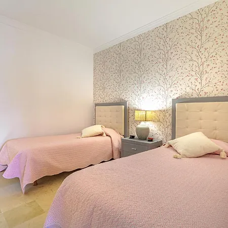 Luxury 2br Apt, Pools, & Tennis * Estepona