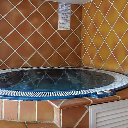 Luxury 2br Apt, Pools, & Tennis Estepona
